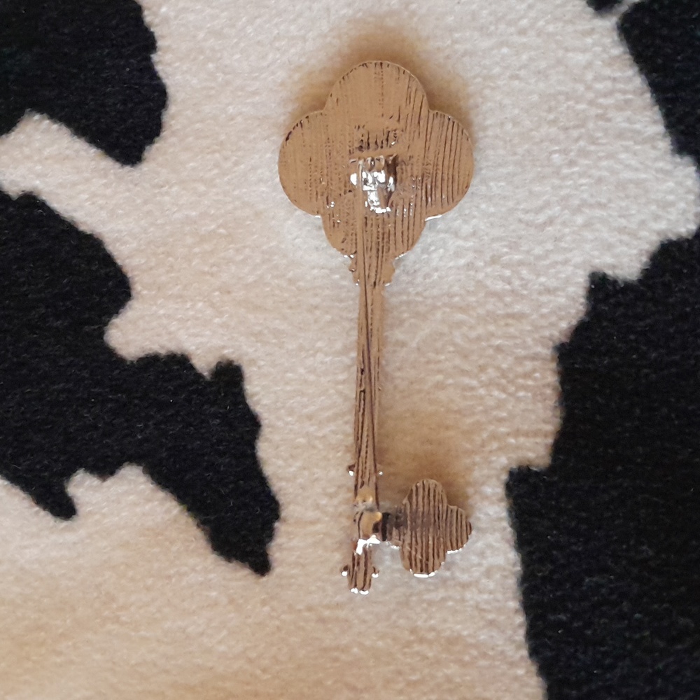 Silver and Black Key Pendant - Picture 3 of 3